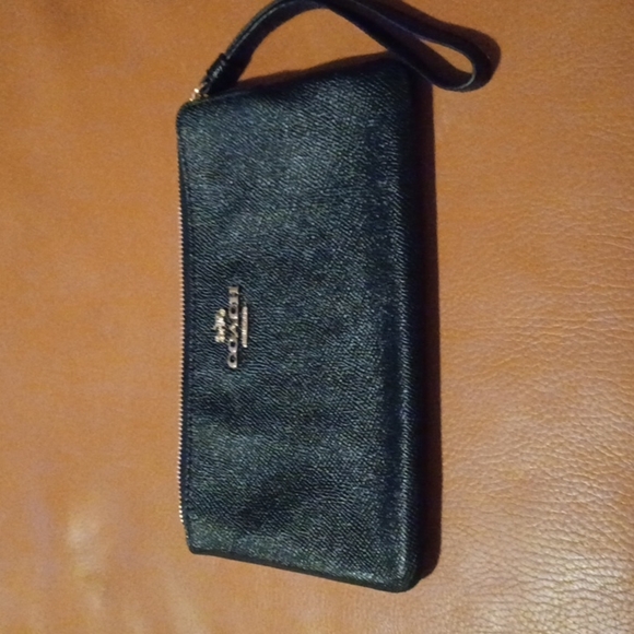 Coach Handbags - New Coach wristlet